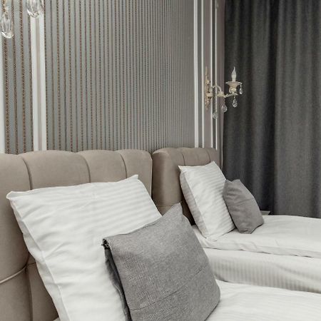 Mon Ami Hotel Ivano-Frankivsk Esterno foto