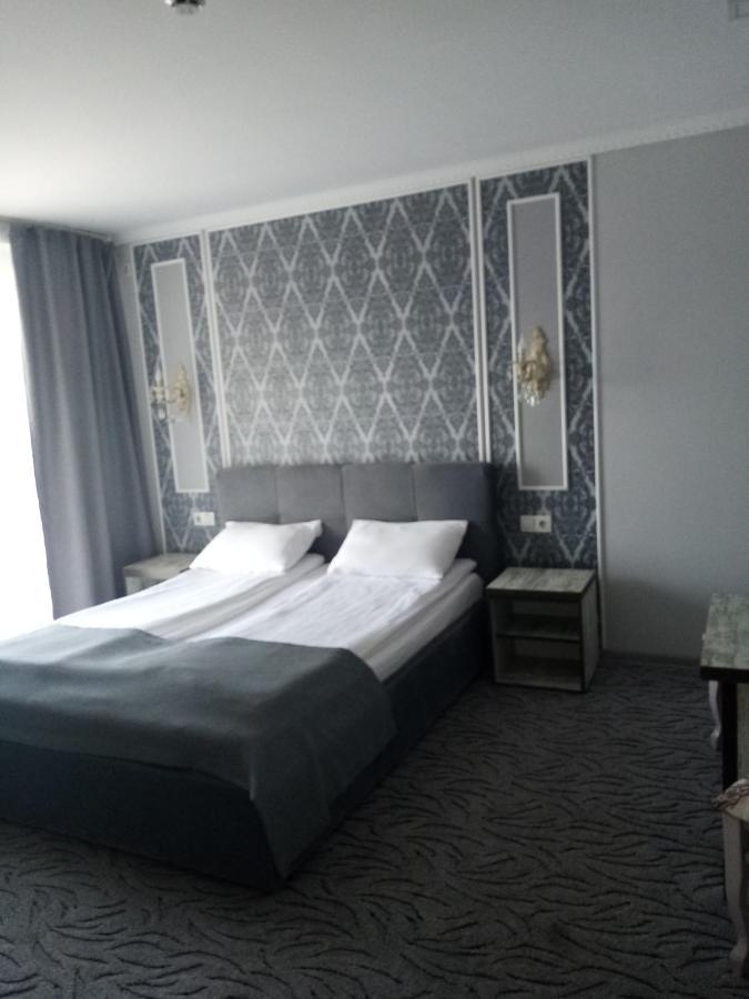 Mon Ami Hotel Ivano-Frankivsk Esterno foto