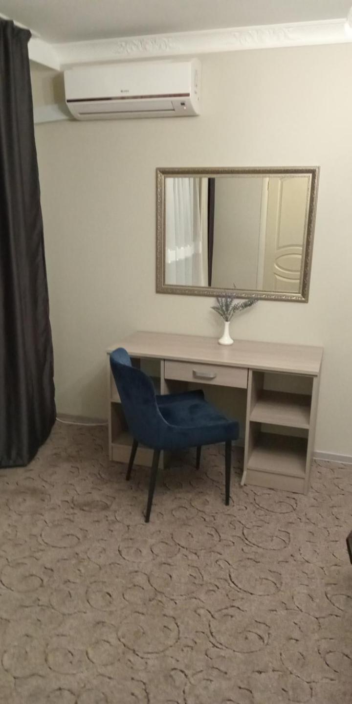 Mon Ami Hotel Ivano-Frankivsk Esterno foto