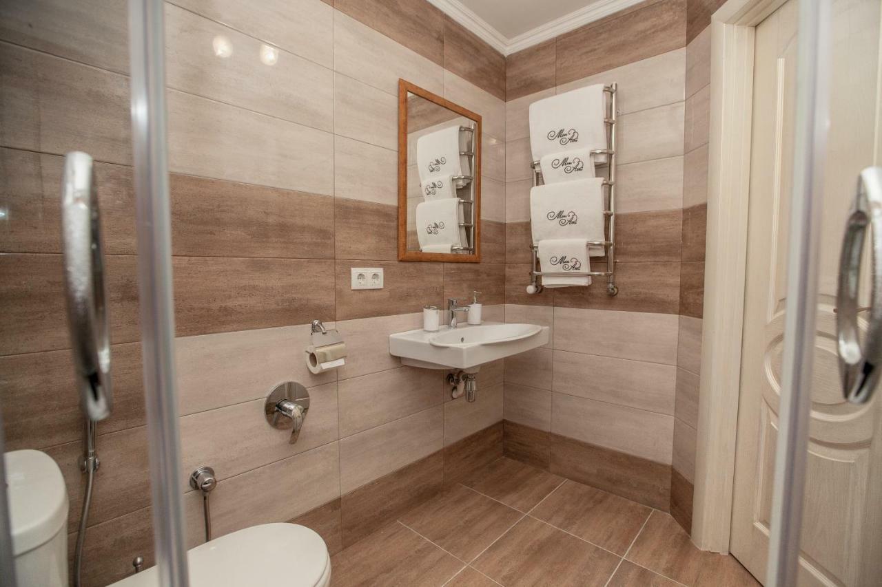 Mon Ami Hotel Ivano-Frankivsk Esterno foto