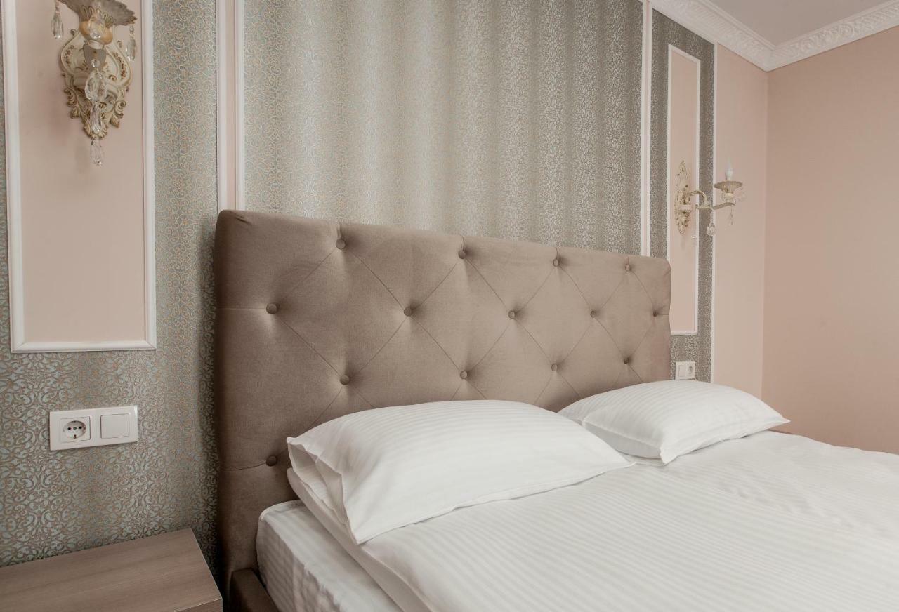 Mon Ami Hotel Ivano-Frankivsk Esterno foto