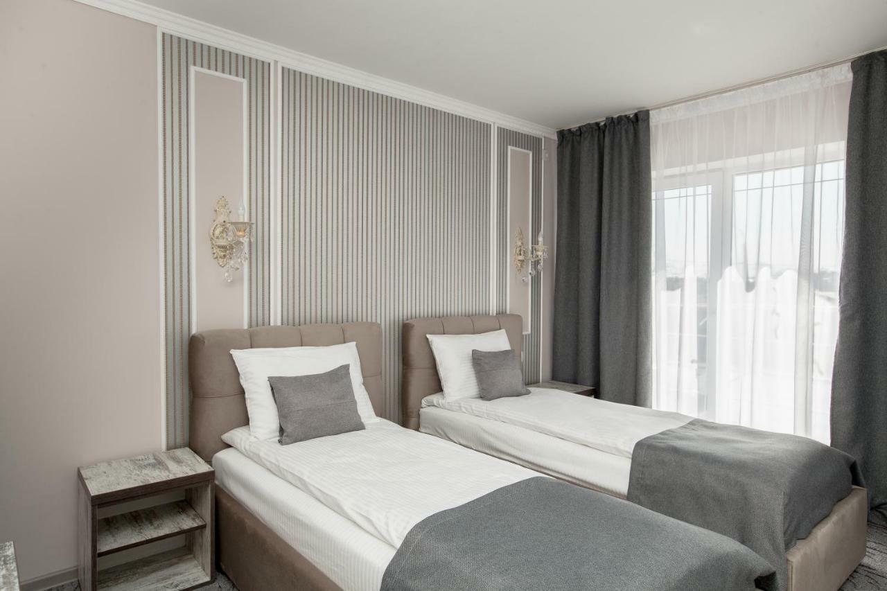 Mon Ami Hotel Ivano-Frankivsk Esterno foto