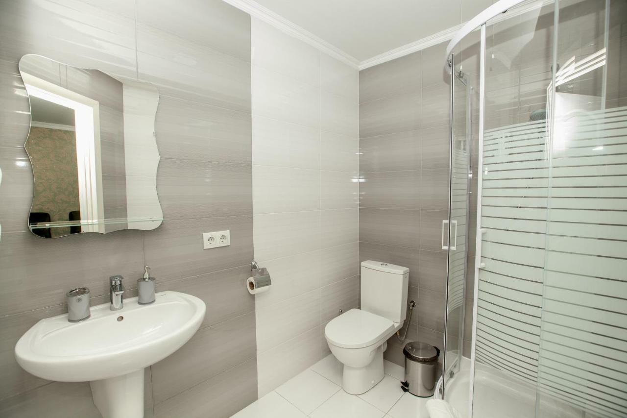 Mon Ami Hotel Ivano-Frankivsk Esterno foto
