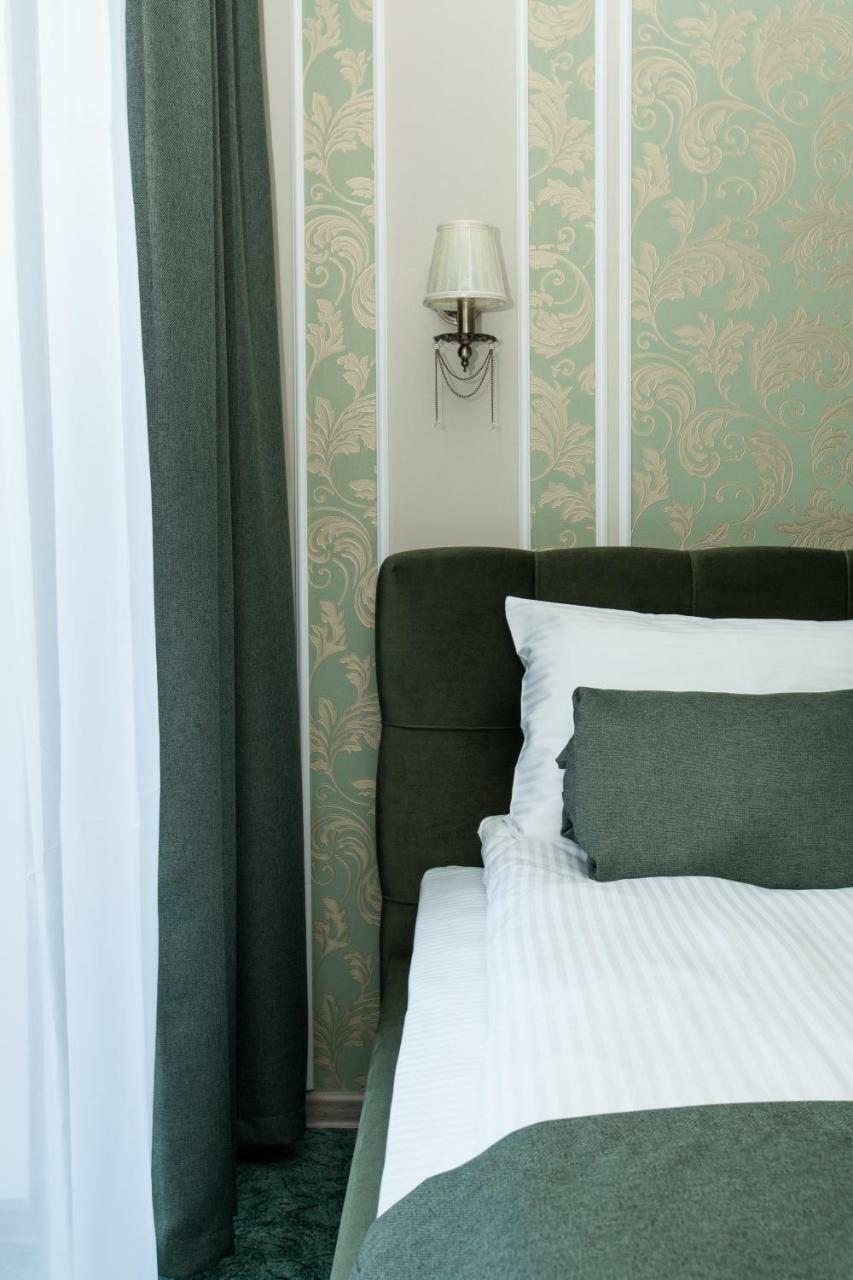 Mon Ami Hotel Ivano-Frankivsk Esterno foto