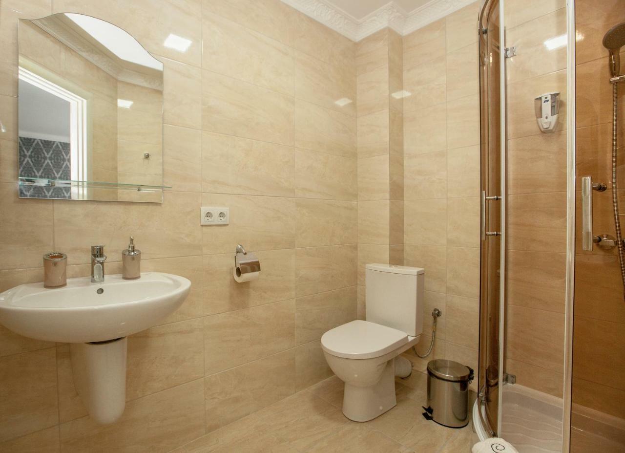 Mon Ami Hotel Ivano-Frankivsk Esterno foto
