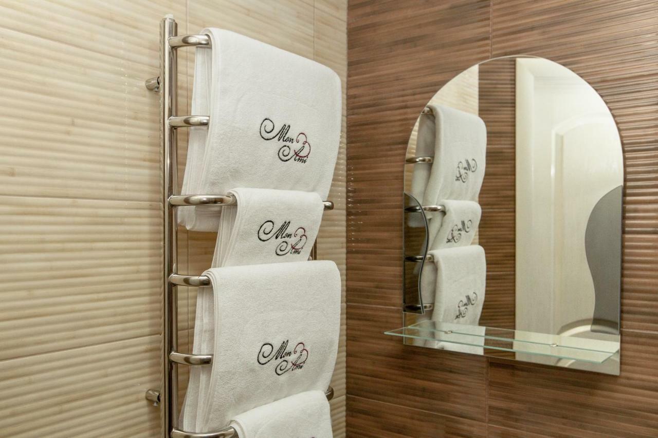 Mon Ami Hotel Ivano-Frankivsk Esterno foto