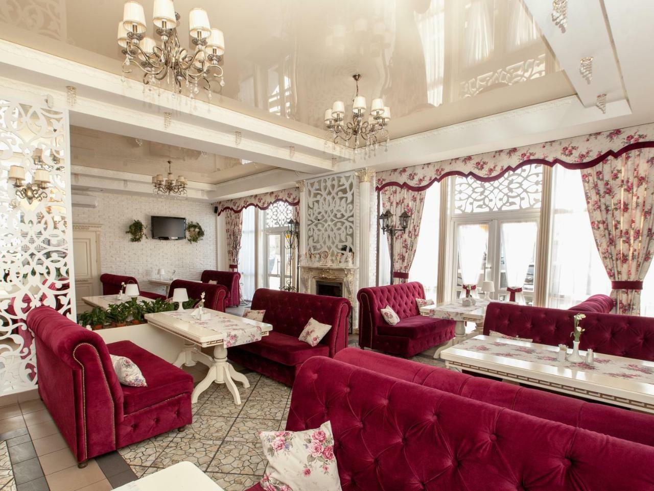 Mon Ami Hotel Ivano-Frankivsk Esterno foto