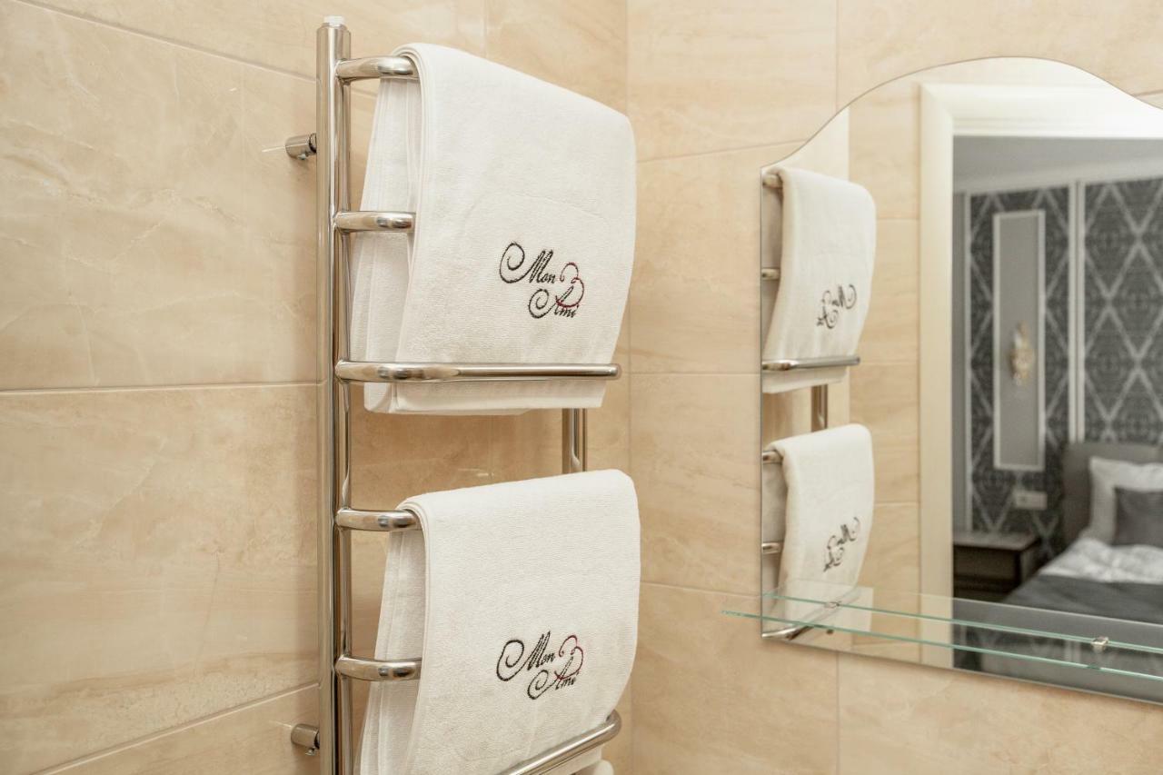 Mon Ami Hotel Ivano-Frankivsk Esterno foto