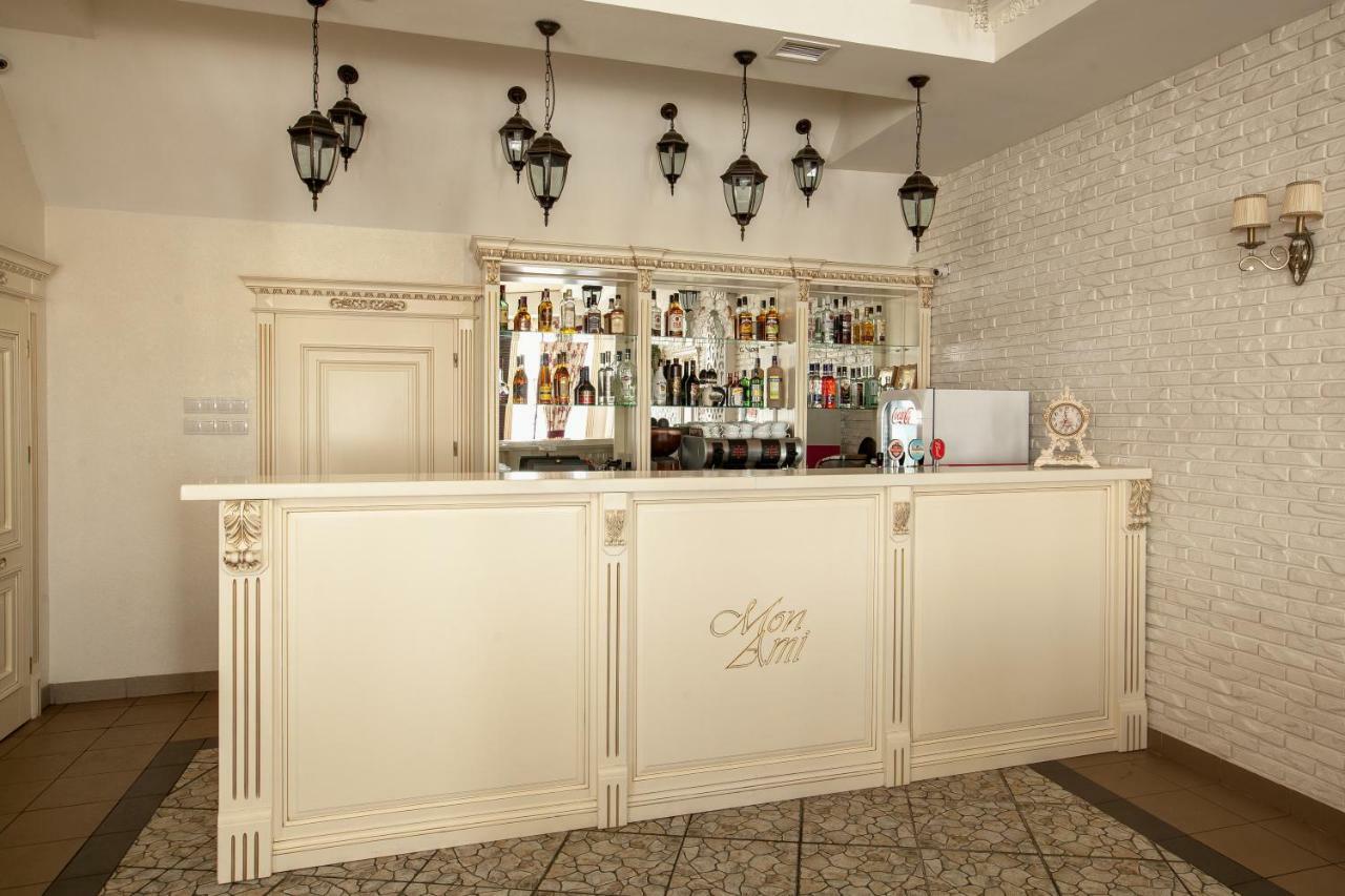 Mon Ami Hotel Ivano-Frankivsk Esterno foto