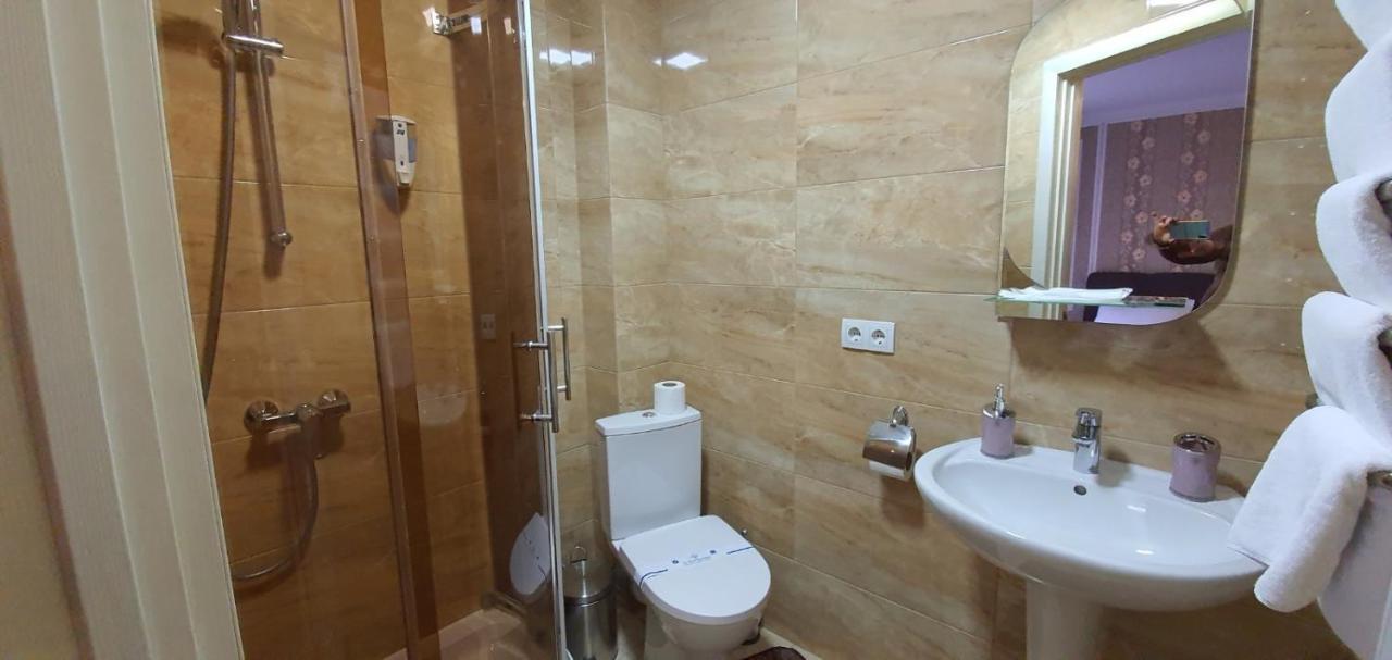 Mon Ami Hotel Ivano-Frankivsk Esterno foto